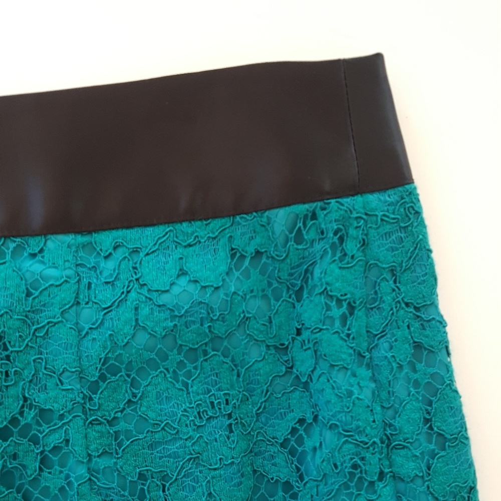 HP NWT Banana Republic lace pencil skirt